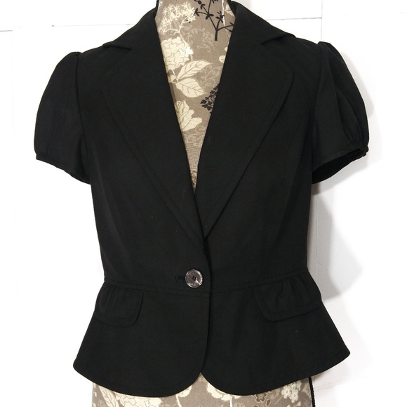 The Limited Jackets & Blazers - The Limited Blazer Sz 4  Black Crop Short Sleeve